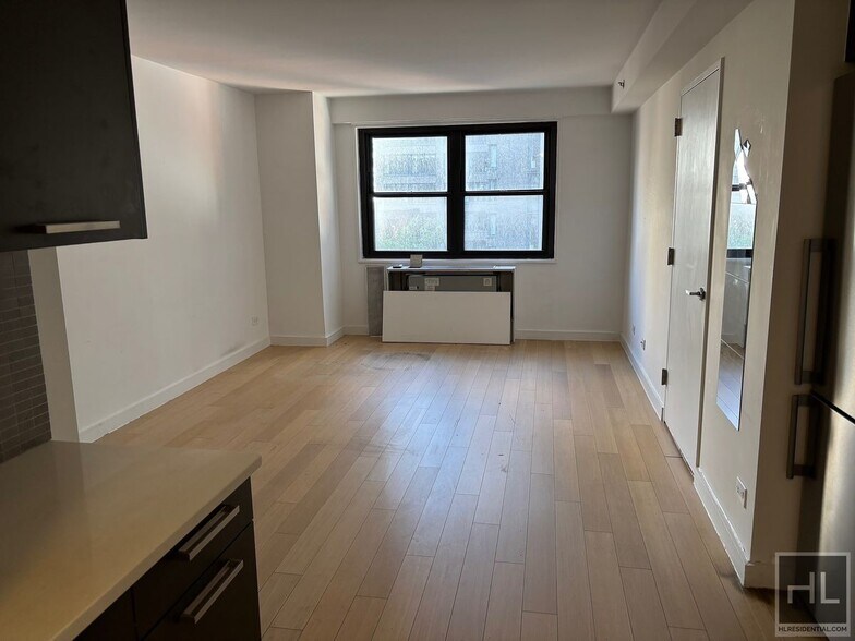 Primary Photo - East 39th Street