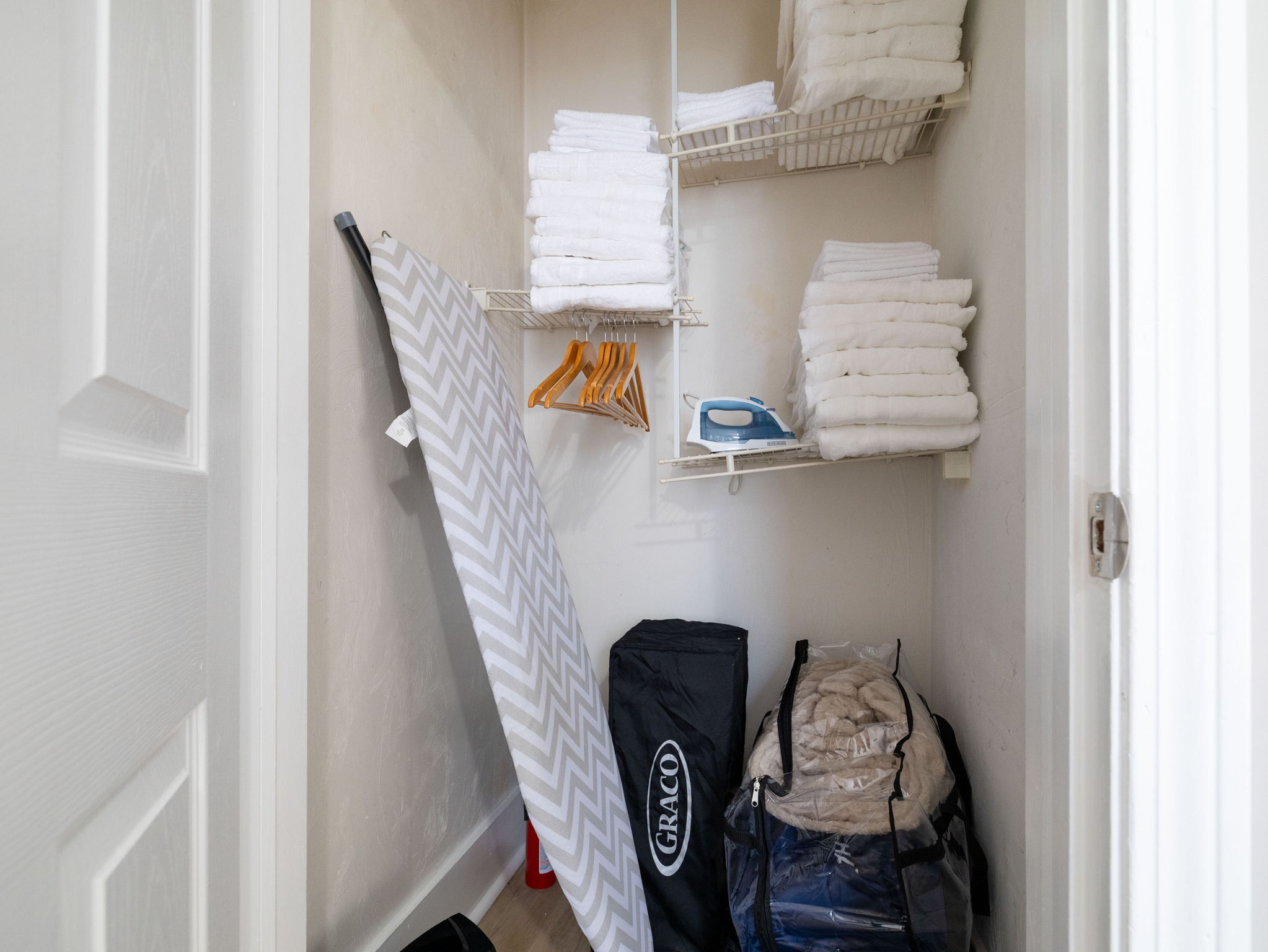 Building Photo - 168 School St