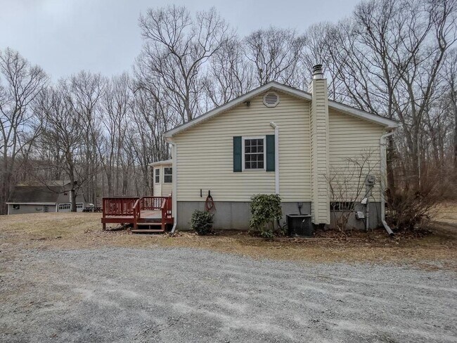Building Photo - Refined Ranch Living in a Private Natural Setting