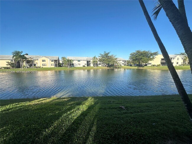 Building Photo - 1080 N Franklin Ave