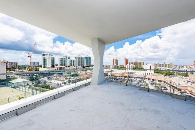 Building Photo - 16901 Collins Ave
