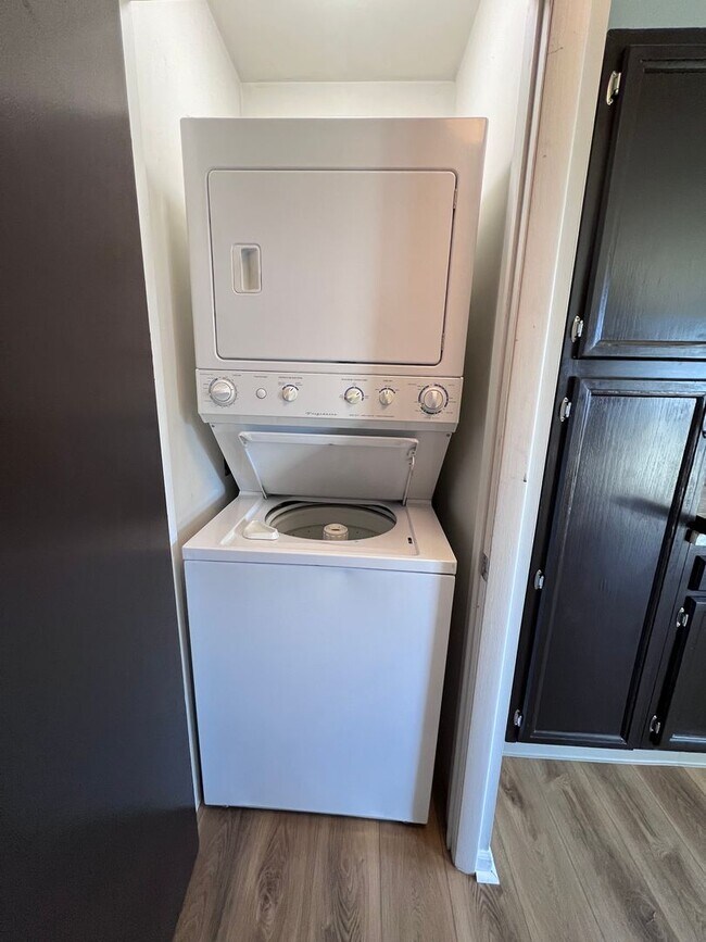 Building Photo - 01050 - Ardmore 2610-2612