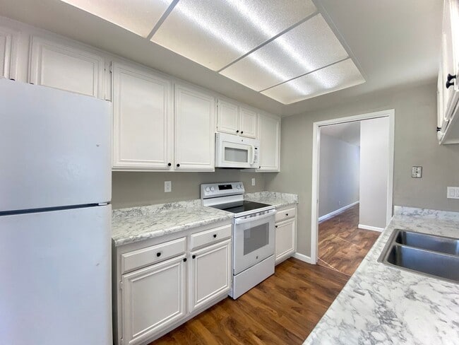 Building Photo - Homey 3-Bedroom 2-Bathroom Home for Rent -...