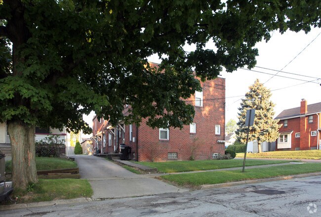 Building Photo - 2503 Oakwood Ave