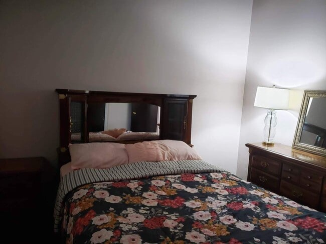 Building Photo - 10 Donenfeld Dr