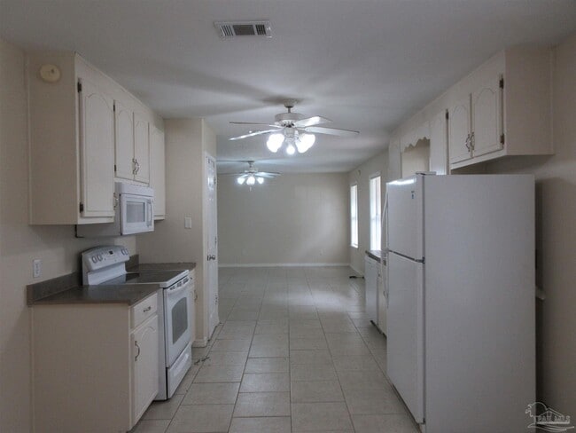 Building Photo - 4738 Live Oak Ln