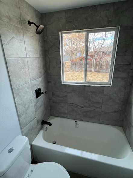 Building Photo - 2641 Lynwood Ln