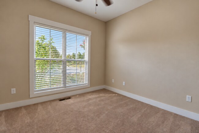 Building Photo - 1137 Cross Pointe Dr