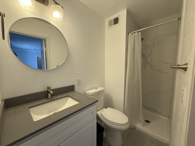 Building Photo - 4830 Grimsby Dr