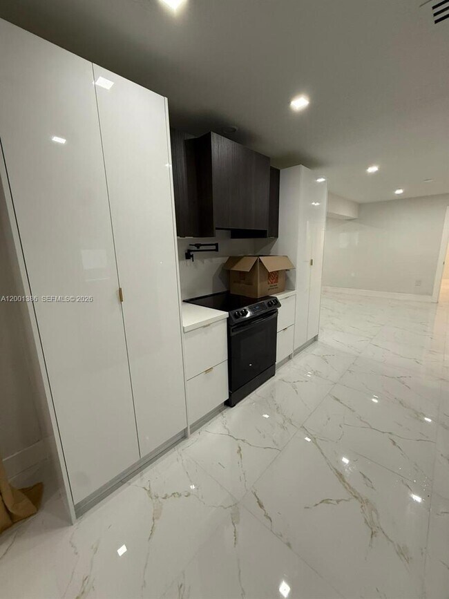 Building Photo - 10460 SW 26th Terrace