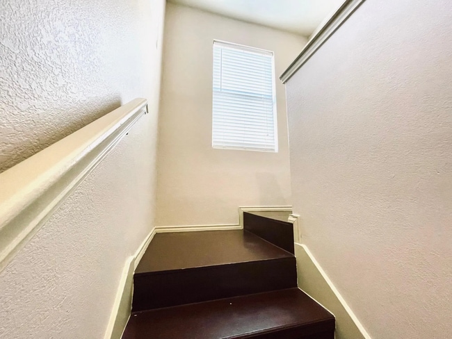 Building Photo - 9310 Albany Dr