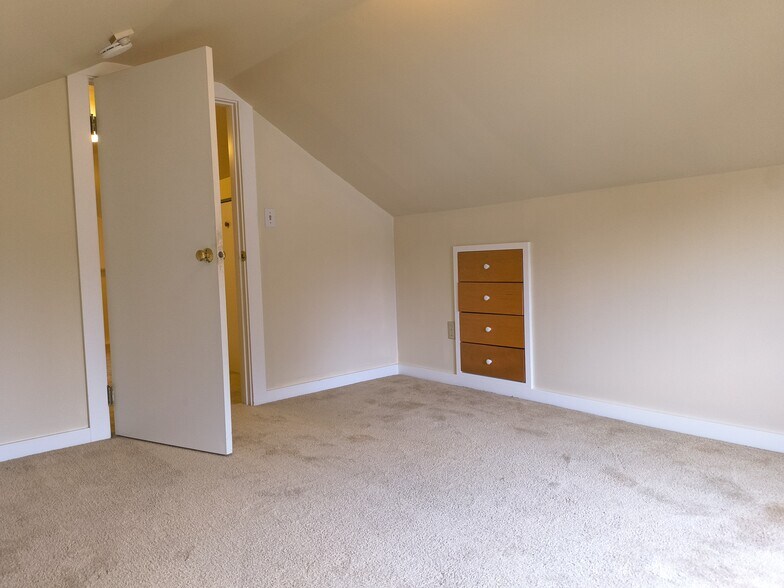 Building Photo - 13902 51st Ave S