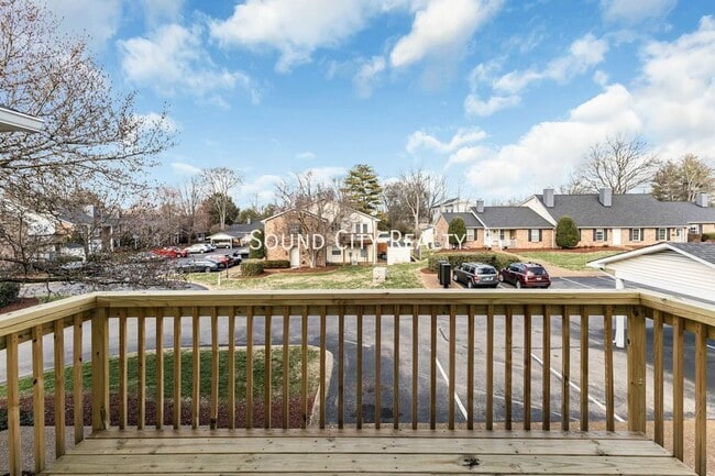 Building Photo - 221 Cottage Pl