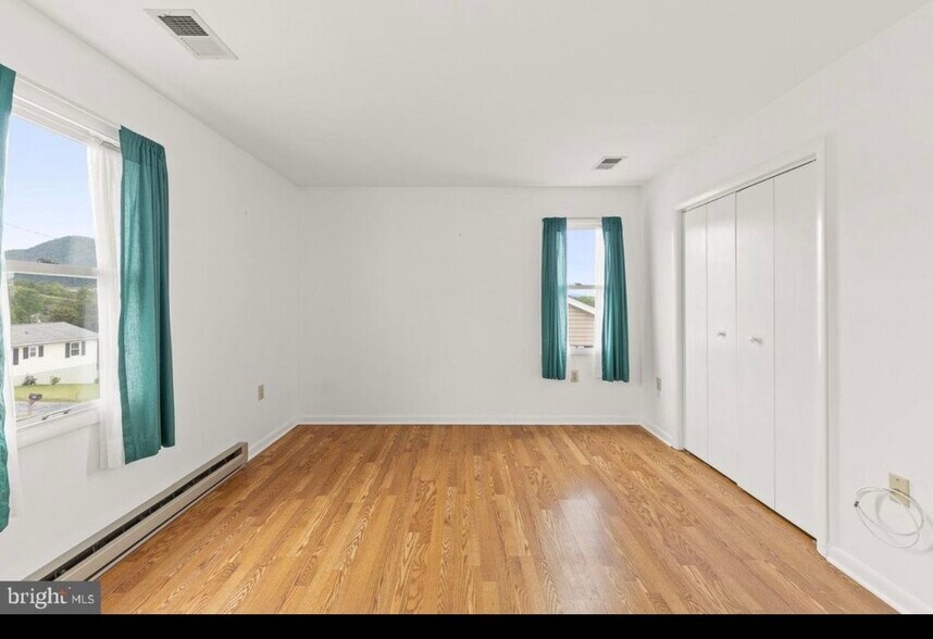 Building Photo - 363 Crim Dr