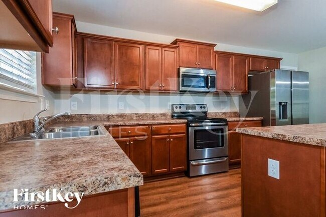 Building Photo - 6431 Bentbrush St