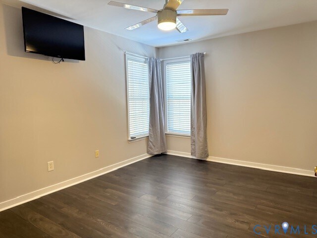 Building Photo - 9379 Roseland Ct