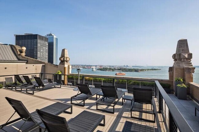 Building Photo - 4 bedroom in NEW YORK NY 10004