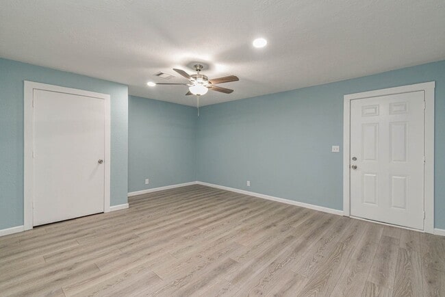 Building Photo - 3735 Woodpeckers Grove