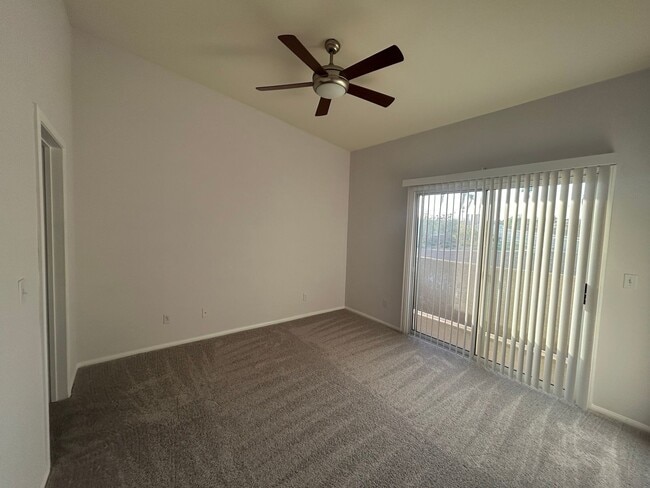 Building Photo - Beautiful Henderson Town Home