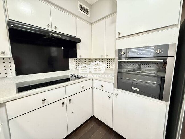 Building Photo - 2 Bed / 2 Bath Condo in Gated, Secluded Co...