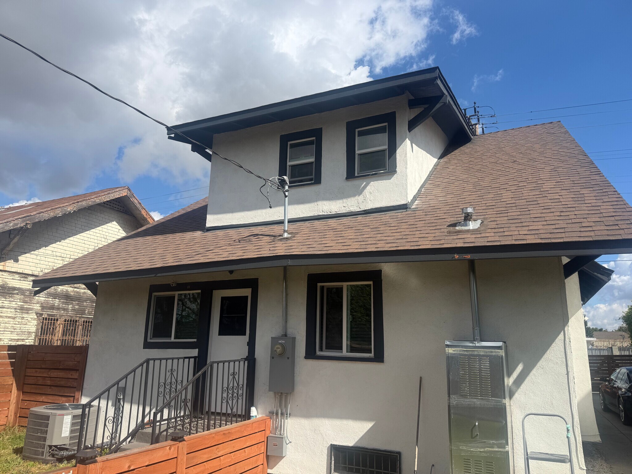 Building Photo - 1226 W Vernon Ave