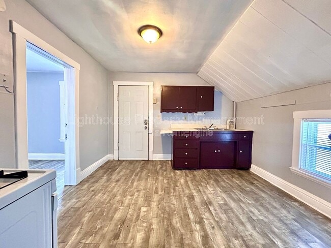 Building Photo - 2417 Reynolds St