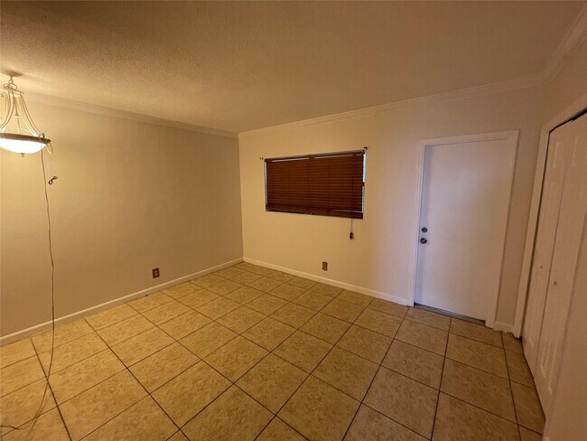 Building Photo - 2420 Johnson St