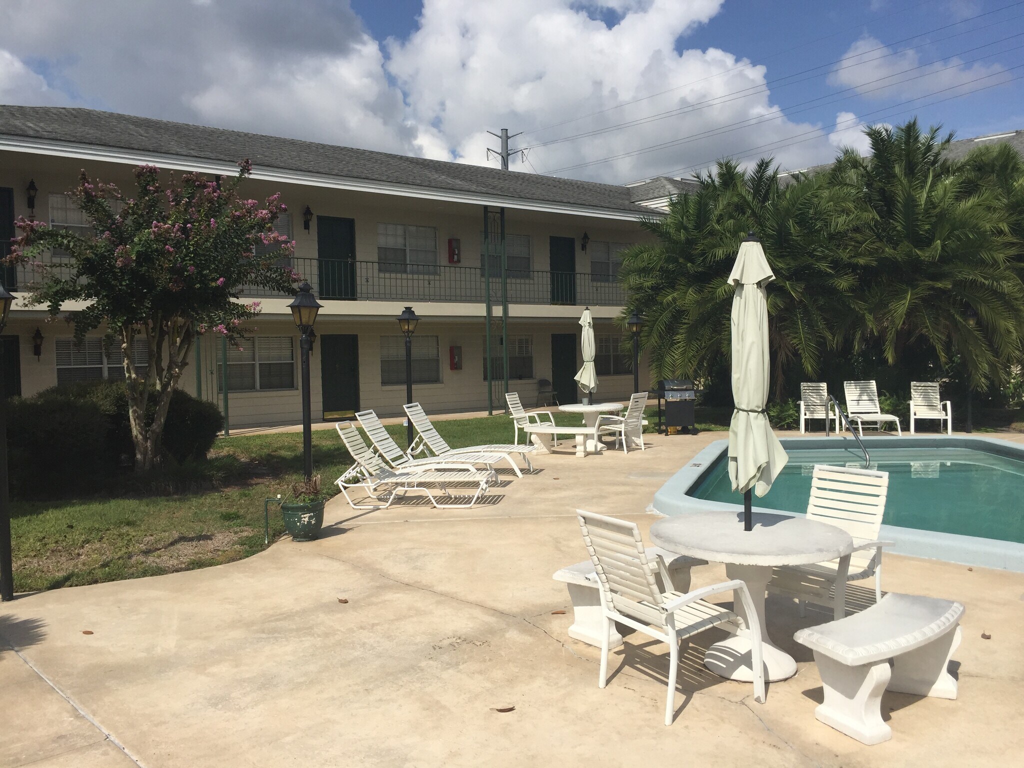 Building Photo - 2885 S Osceola Ave