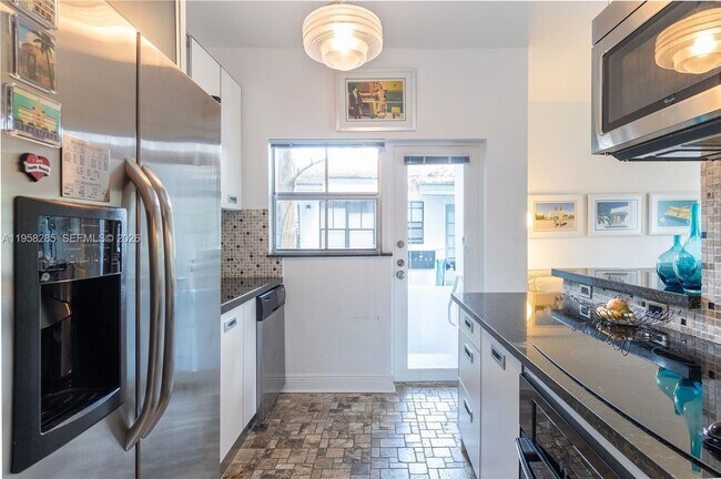 Building Photo - 1600 Michigan Ave