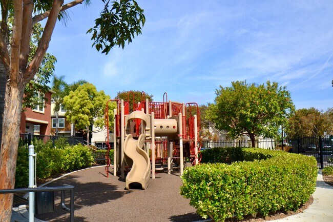 Building Photo - Spacious 4BR/4BA Tri-Level Coastal Townhome | 2 Car Garage | Washer & Dryer | Point Loma