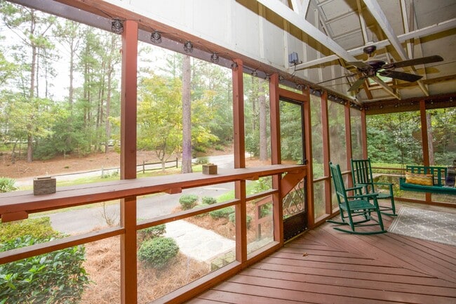 Building Photo - Cottage life in Southern Pines