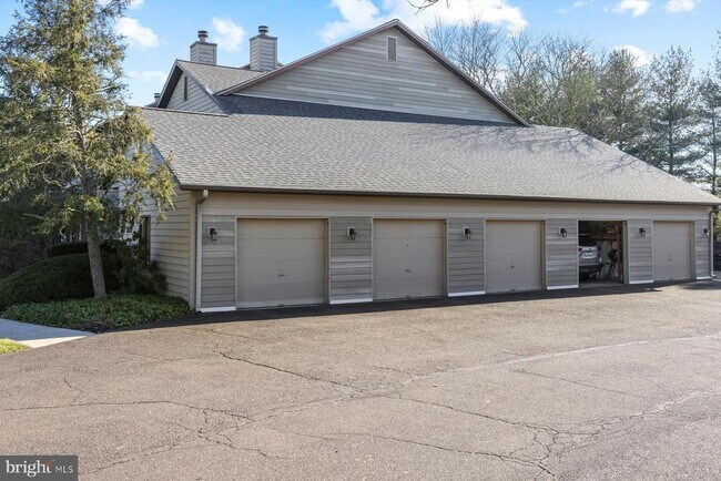 Building Photo - 64 Parchment Dr