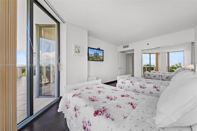 Building Photo - 3598 Yacht Club Dr