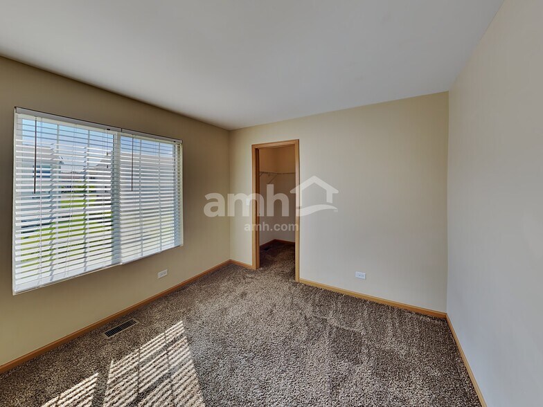 Building Photo - 39861 Waterloo Dr