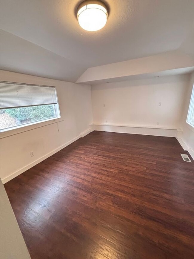 Building Photo - 405 - BEAVER DUPLEX