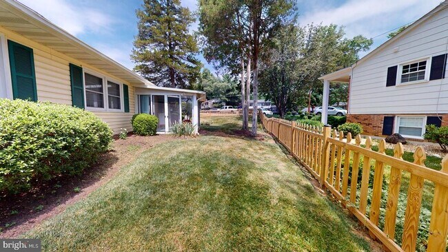Building Photo - 5810 Helmsdale Ln