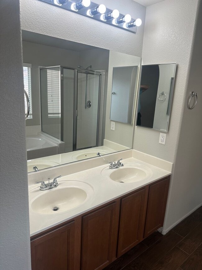 Building Photo - Henderson!!! Community: Cadence!! 4 Bedrooms!!! Bed & Full bath downstairs!! Loft/computer area u...