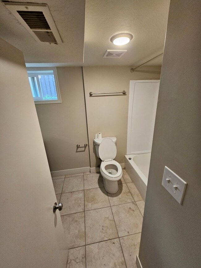 Building Photo - 4 Bedroom House in SLC for Rent!