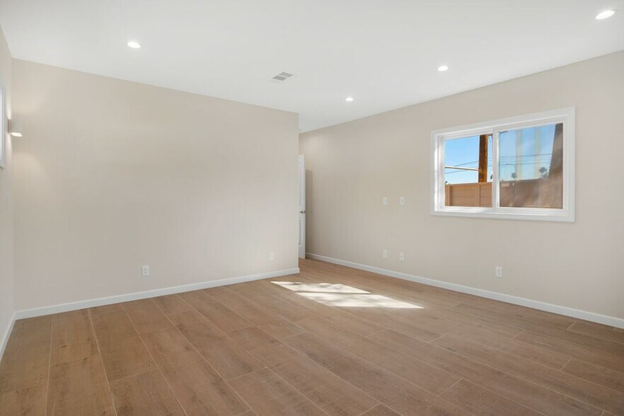 Building Photo - 7635 Fallbrook Ave