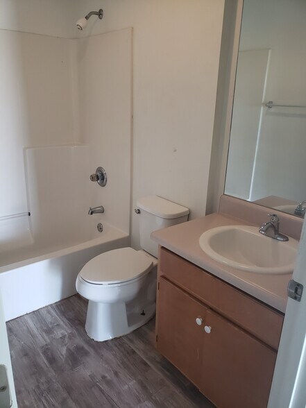 Building Photo - 938 Bob Little Rd