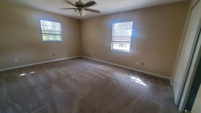 Building Photo - Large 3 Bedroom, 2.5 Bath with large Den and Family Room in Rainbows End, Dunnellon, FL
