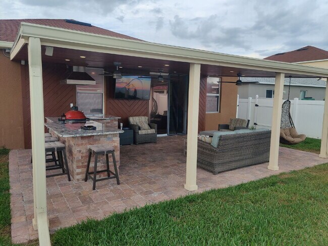 Building Photo - Spacious 3-Bedroom Home with 2 Full Baths in Charming Mulberry Home with Outdoor Kitchen!