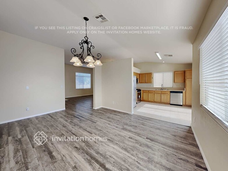 Building Photo - 2043 Babylon Mill St