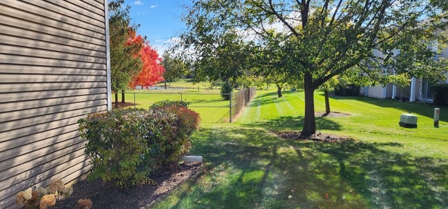 Building Photo - 1911 Windsong Dr