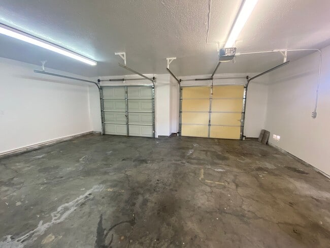 Building Photo - *DONT MISS OUT ON THIS GREAT MOVE IN SPECIAL! 1/2 OFF OF FIRST FULL MONTHS RENT!!