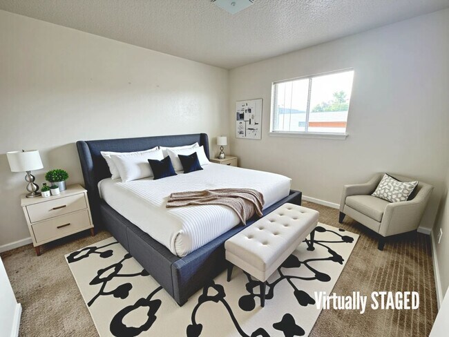 Building Photo - 805 W Hallmark Ave