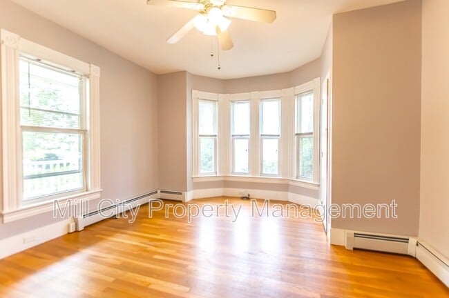 Building Photo - 261 Orange St