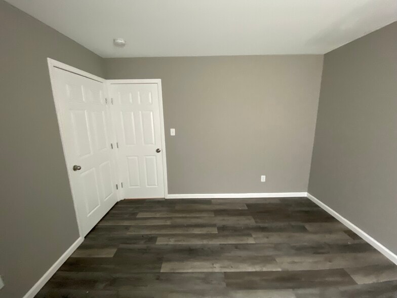 Building Photo - 113 Sandstone Ct