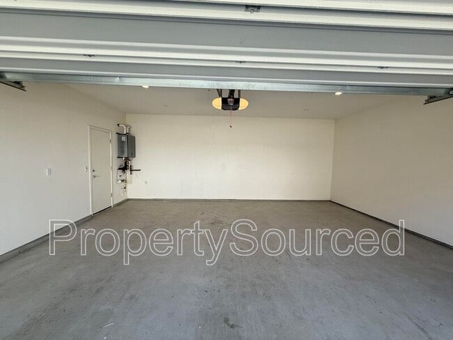 Building Photo - 2044 Daimler St