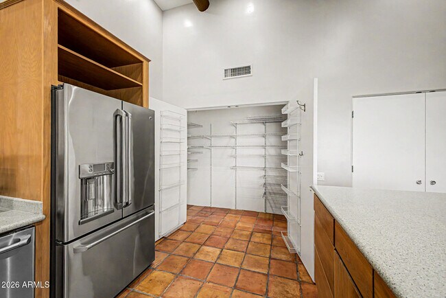 Building Photo - 9202 E Rimrock Dr